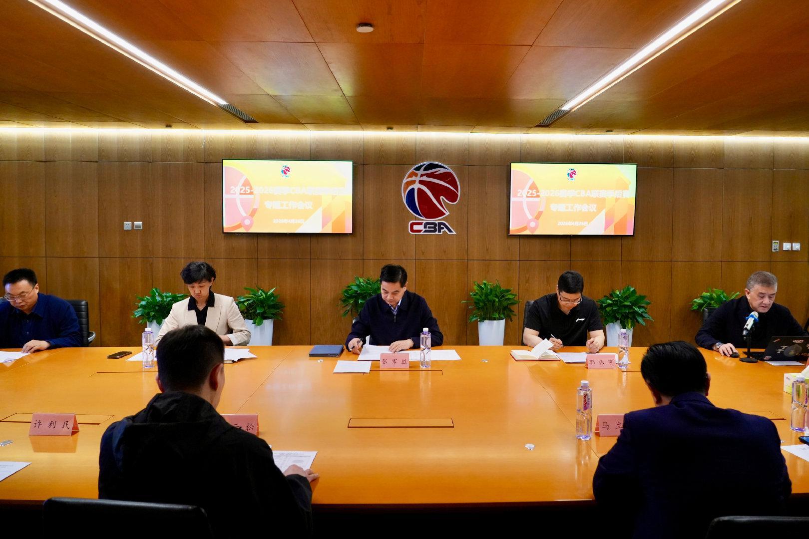 中欧体育官方网站-CBA季后赛会议！半决赛后安排6至7名外籍裁判，促进球员裁判提升
