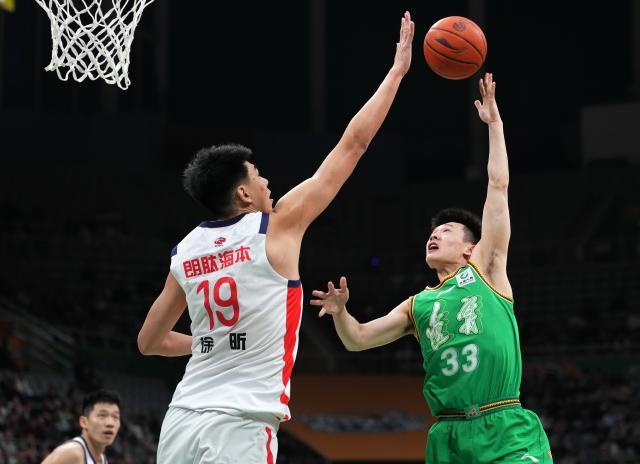 中欧体育登录入口-爆发一季！广州2.26米中锋获5支NBA球队试训邀请